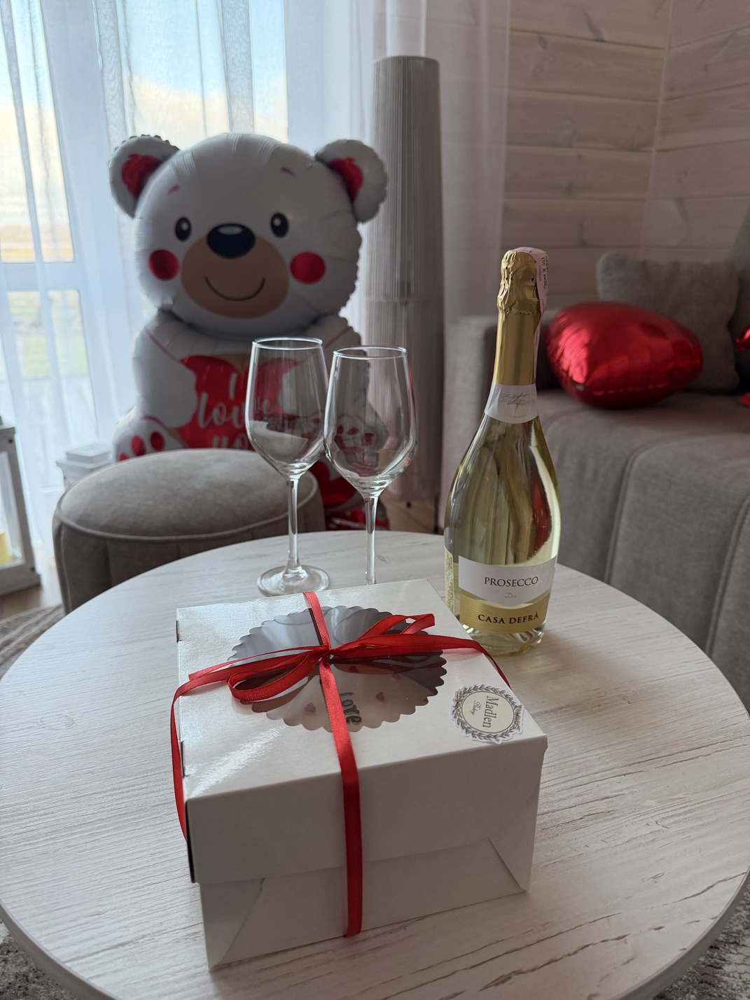 Оригинальный подарок девушке на 8 Марта