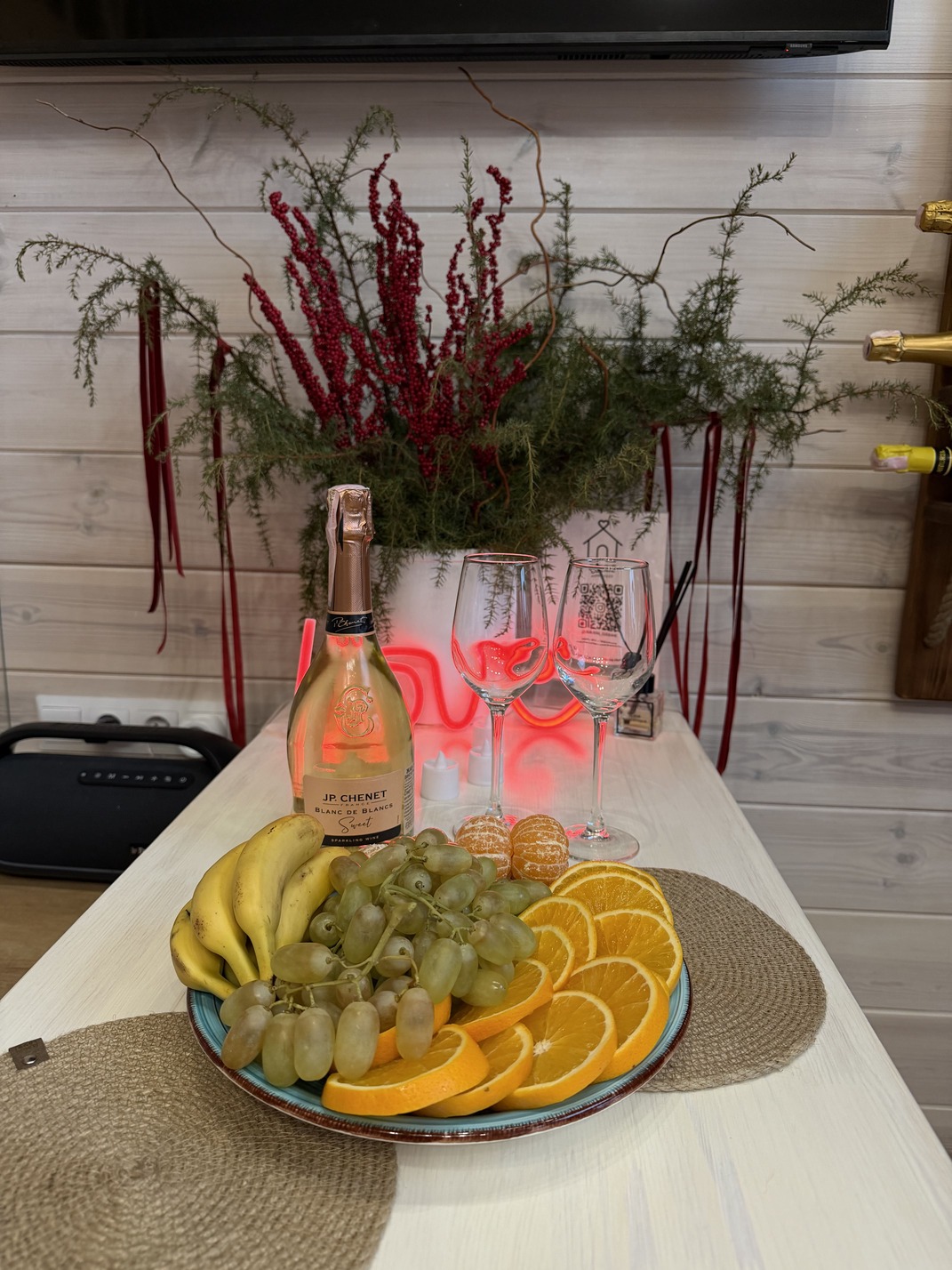 Что подарить девушке на 8е марта